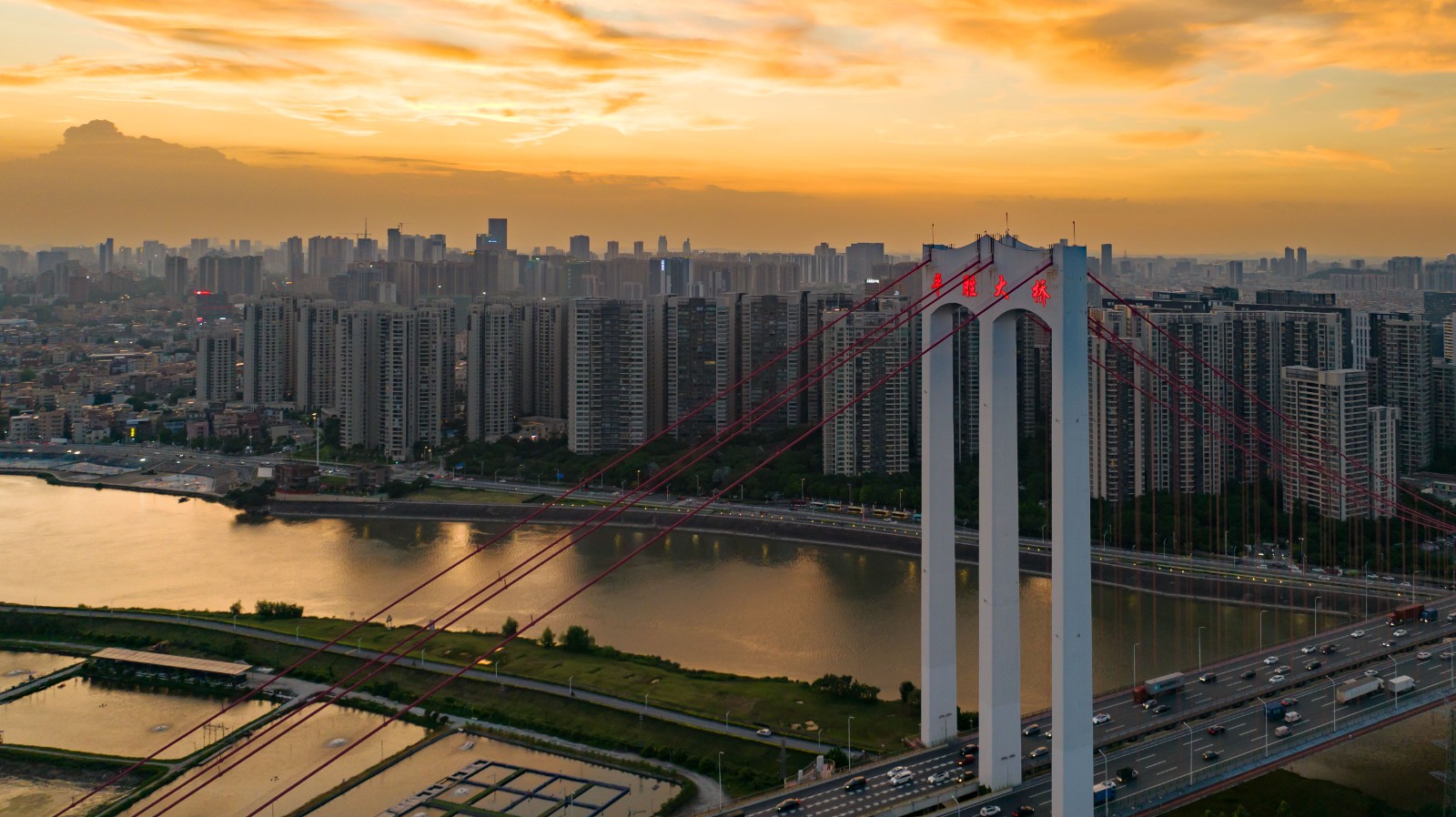 5.黄昏下的平胜大桥(摄影：王经纬)