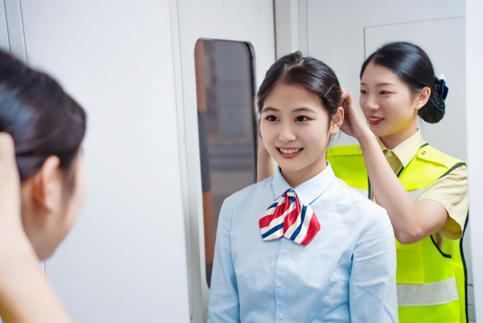 5.仪容仪表，一丝不苟。摄影：温思敏